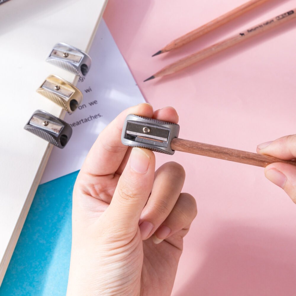 ديلي مبراة معدن - زنك - ألوان ميتاليك - ER01700